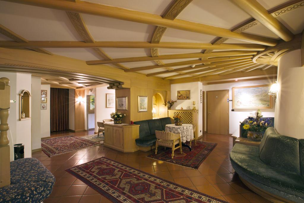 Hotel Al Lago Soraga di Fassa Exterior foto